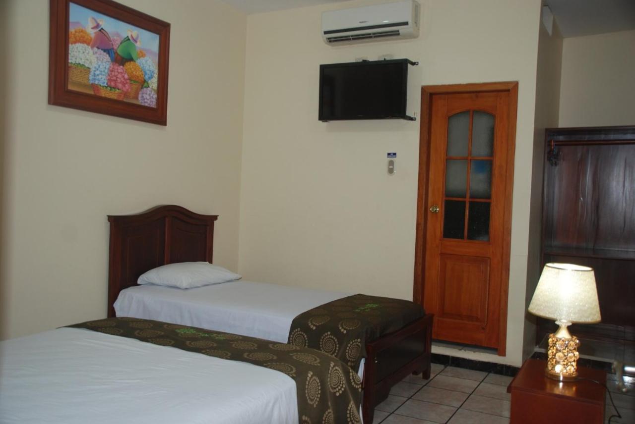 D' Ruiz Hotel Quevedo Esterno foto